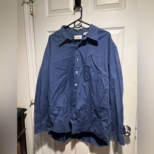 Men’s long sleeve blue button down shirt